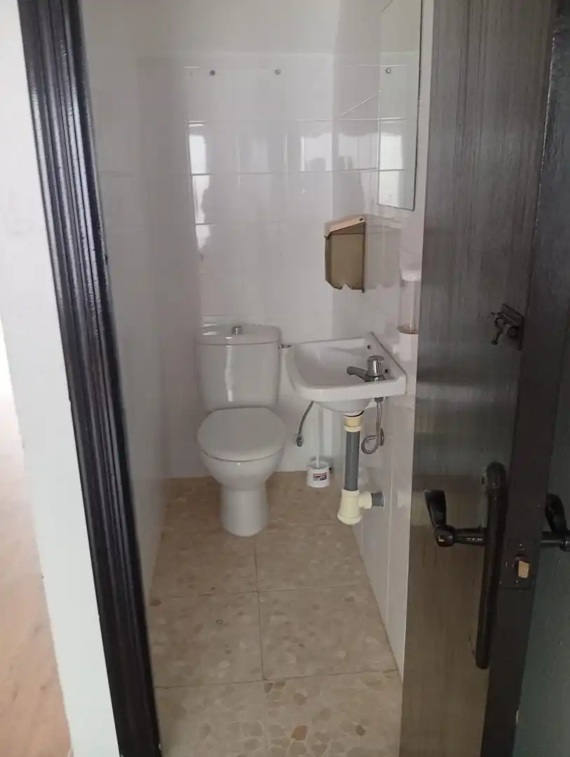 Badezimmer von Geschaftsraum zur Miete in Chipiona