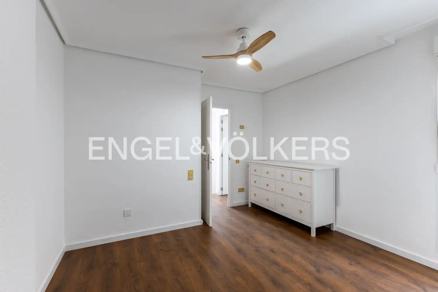 Wohnung zur Miete in Valencia mit Klimaanlage, Heizung und Parkett