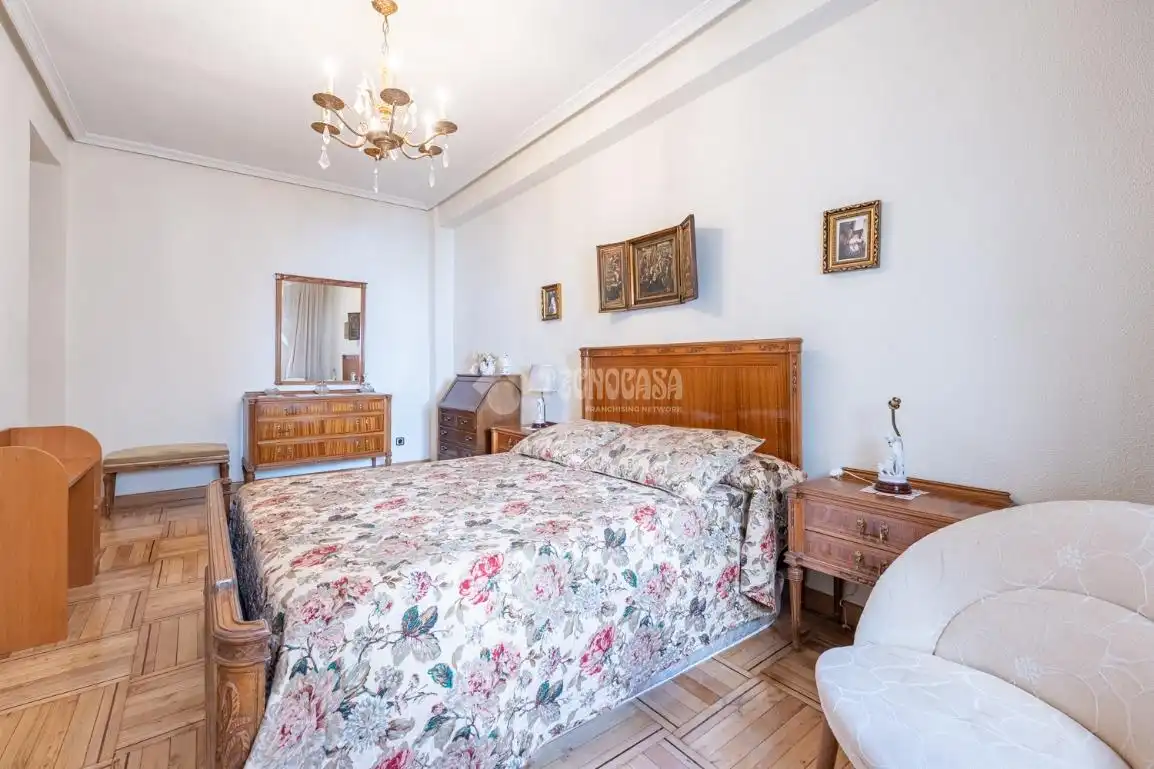 Habitación de Piso en venta en Madrid con Calefacción, Parquet y Balcón