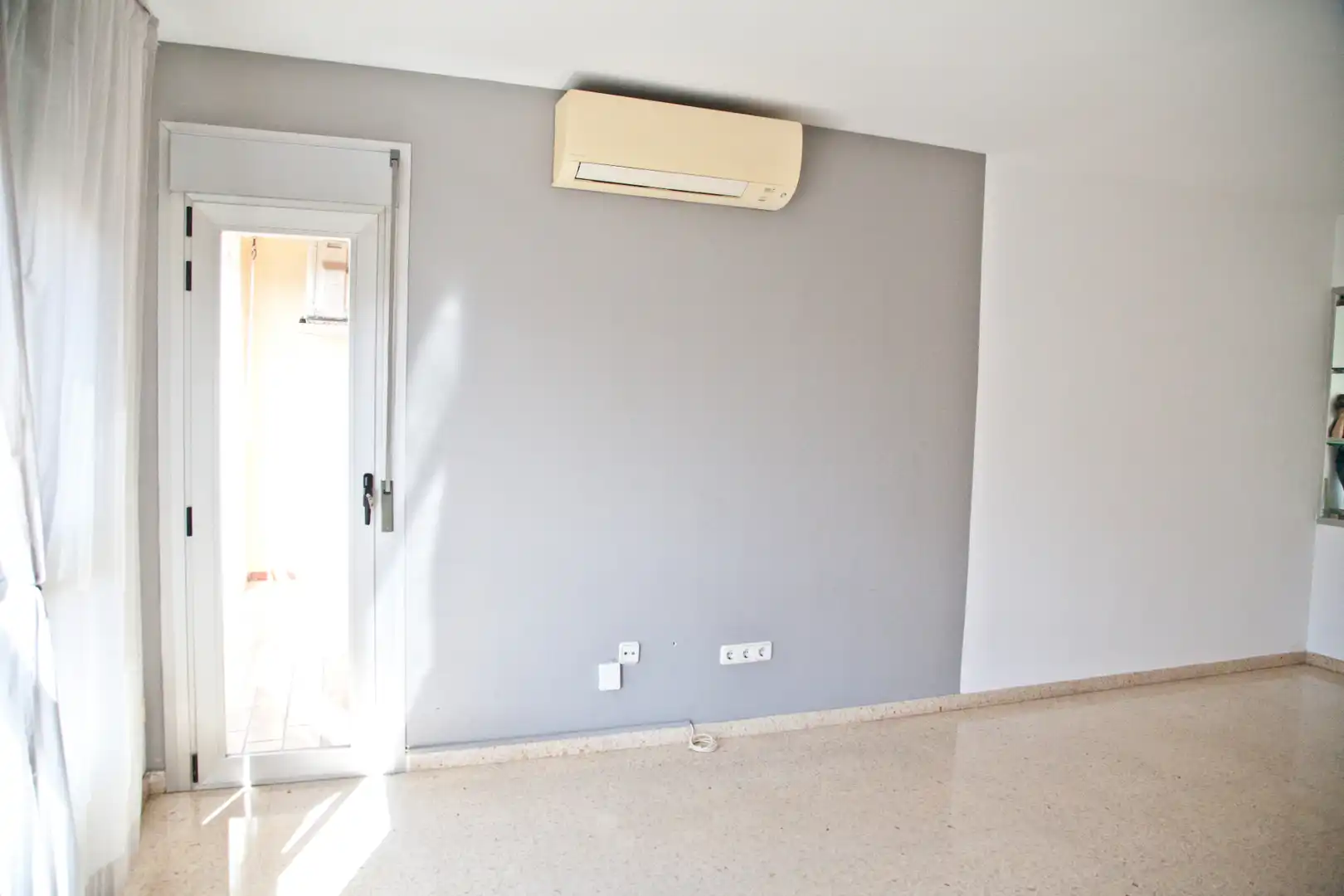 Piso con terraza en venta en Carrer Ricard Ankerman, imagen 3