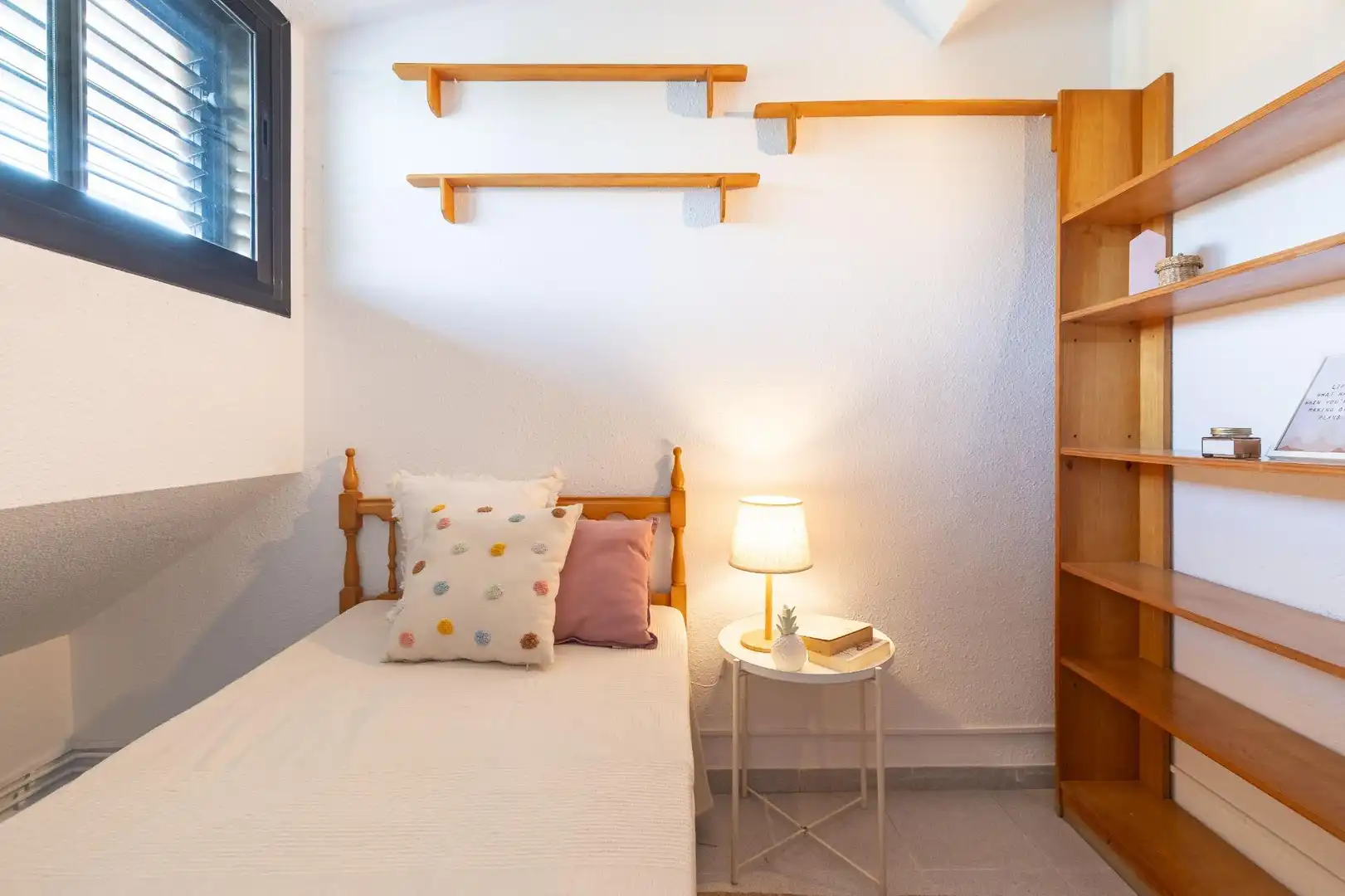 Habitación de Casa adosada en venta en Paterna con Calefacción, Jardín privado y Terraza