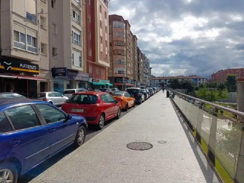 Aparcament de Local en venda en Santander