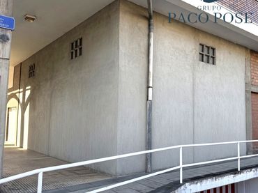 Locale commerciale in vendita a Avenida Fonteculler 23
