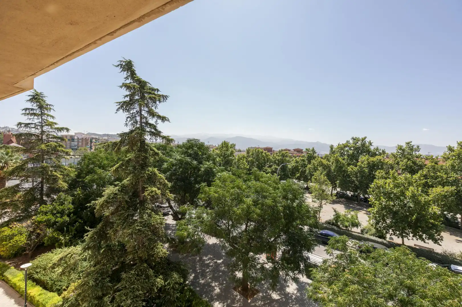 Vista exterior de Piso en venta en Granada con Calefacción, Balcón y Piscina comunitaria
