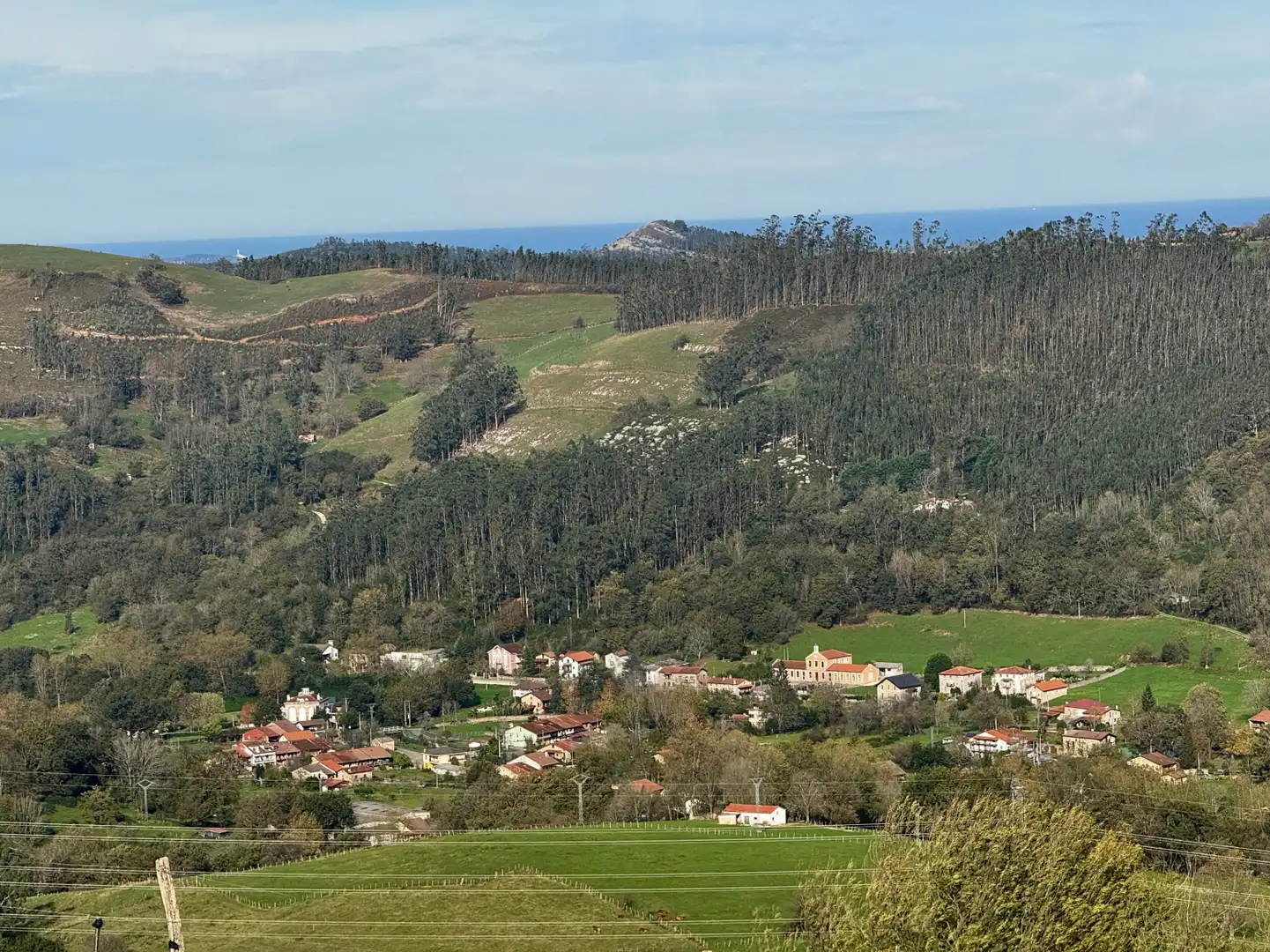 Vista exterior de Casa o xalet de lloguer en Riotuerto amb Calefacció, Terrassa i Traster