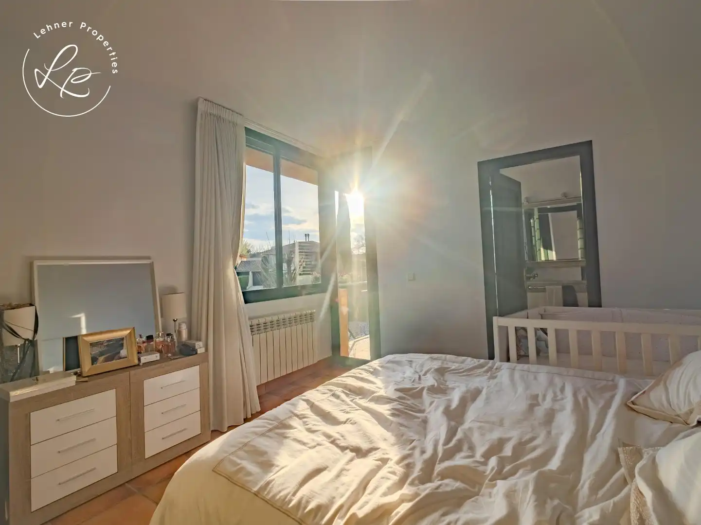 Habitación de Casa adosada en venta en Navata con Calefacción, Jardín privado y Piscina