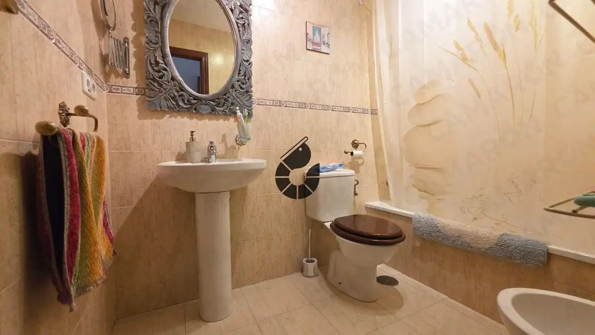 Bathroom of Flat for sale in Coria del Río  with Air Conditioner, Parquet flooring and Storage room