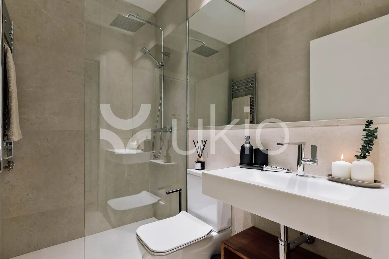 Baño de Apartamento de alquiler en Barcelona con Aire acondicionado, Calefacción y Terraza