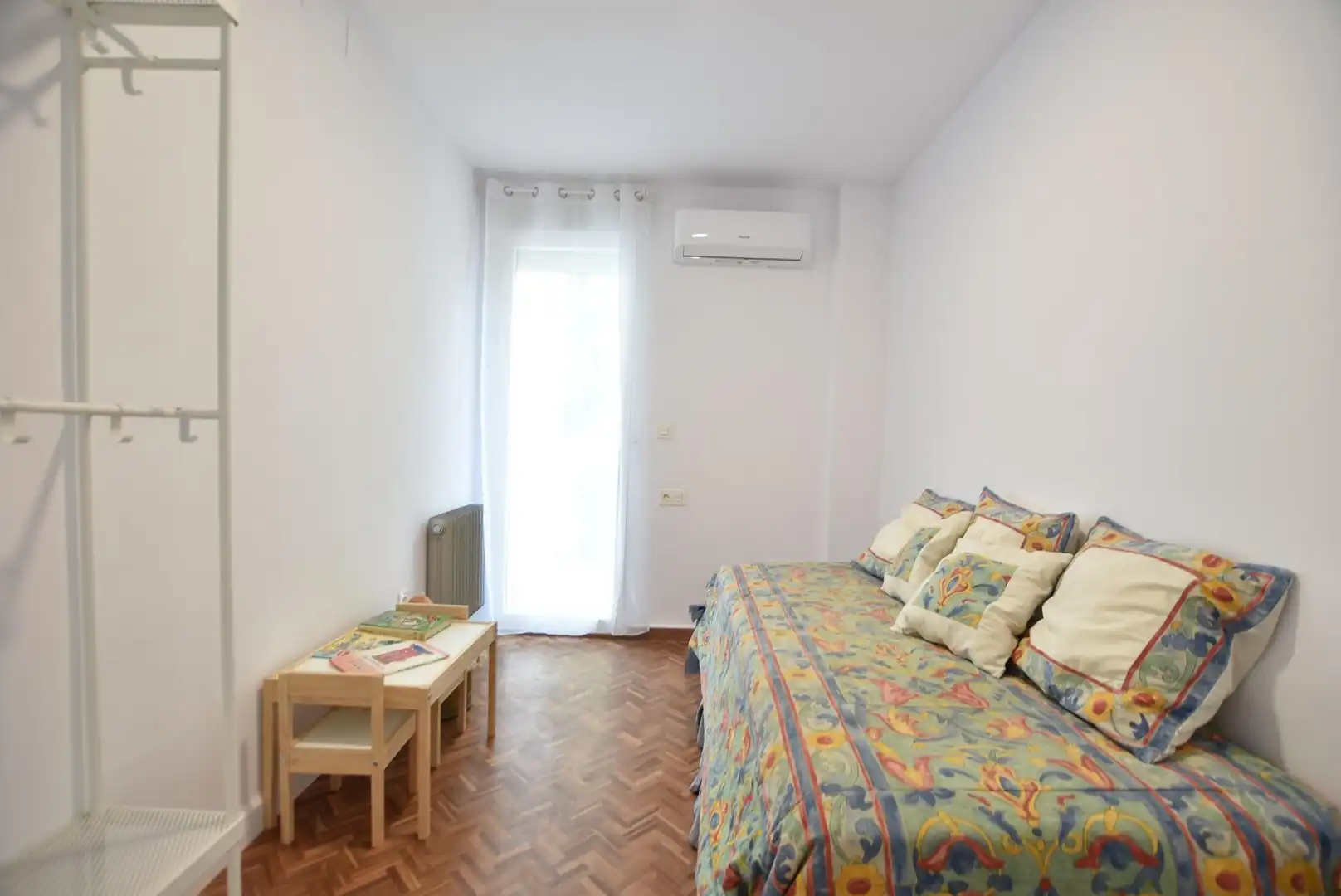 Dormitori de Casa o xalet de lloguer en Granada amb Aire condicionat, Terrassa i Piscina