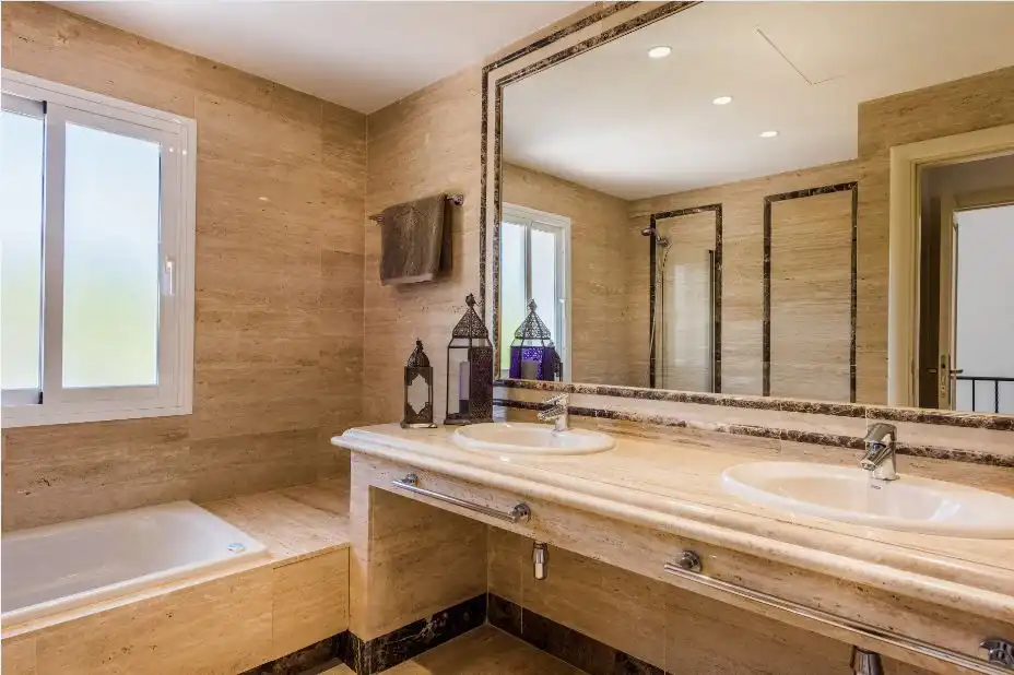Bany de Apartament de lloguer en Marbella amb Aire condicionat, Calefacció i Parquet