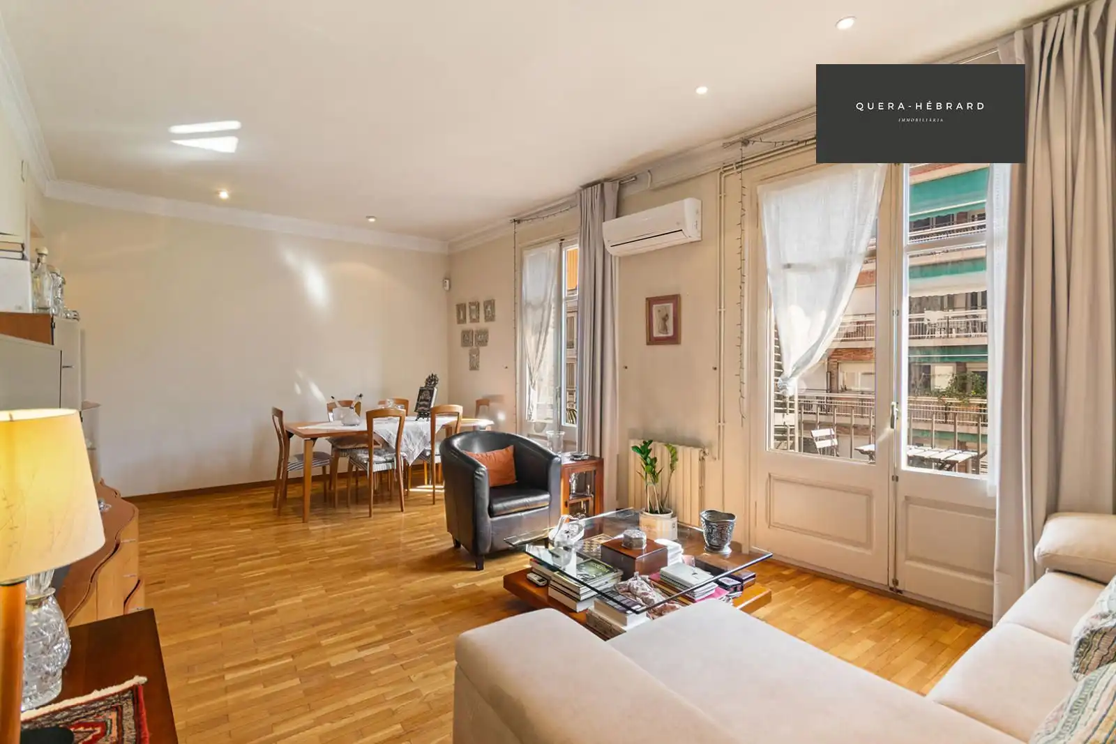 Sala d'estar de Pis en venda en Barcelona amb Aire condicionat, Calefacció i Terrassa