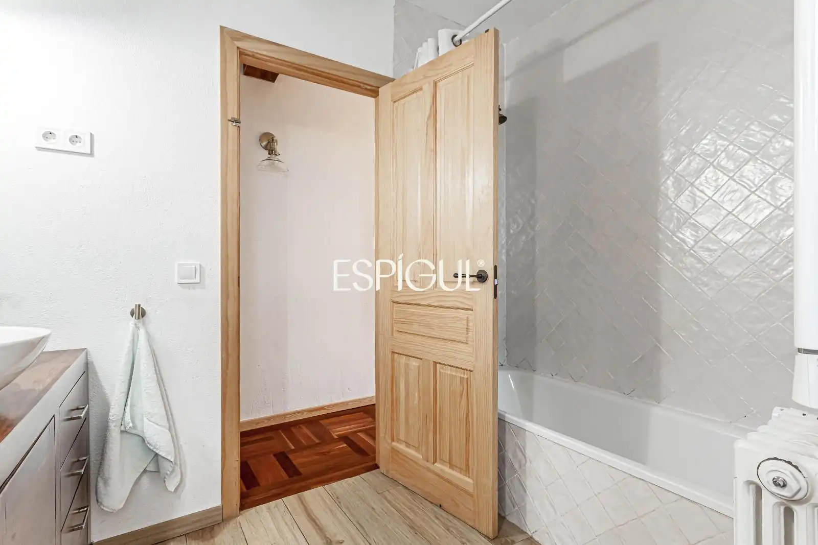 Schlafzimmer von Dachboden zum Verkauf in Madrid mit Klimaanlage, Heizung und Parkett