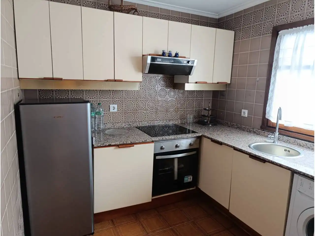 Cuina de Pis de lloguer en Oviedo  amb Calefacció, Parquet i Terrassa