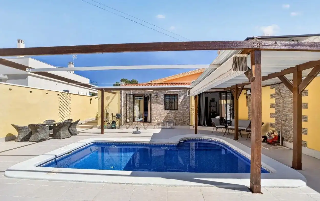 Xalet amb piscina en venda a N/A
