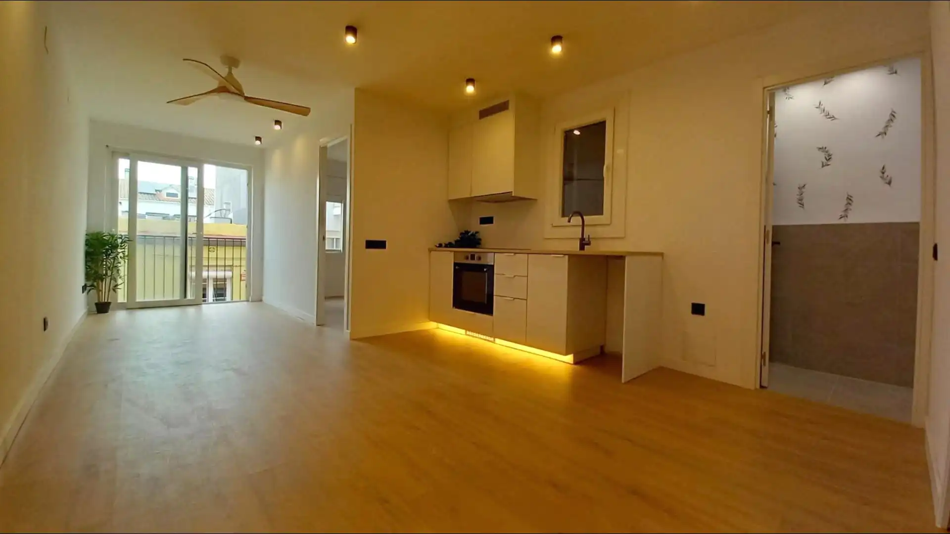 Küche von Wohnung zum Verkauf in Vilanova i la Geltrú mit Parkett