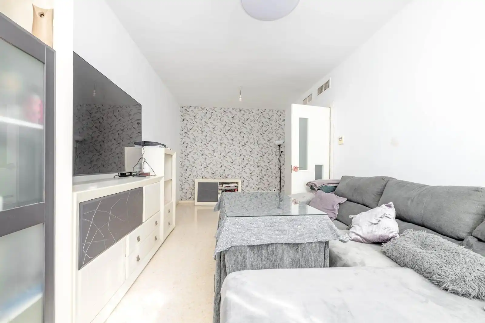 Sala de estar de Piso en venta en Sevilla con Aire acondicionado, Calefacción y Trastero