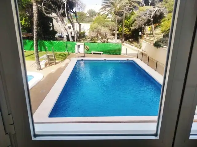 Piscina de Apartamento de alquiler en El Campello con Aire acondicionado, Terraza y Amueblado