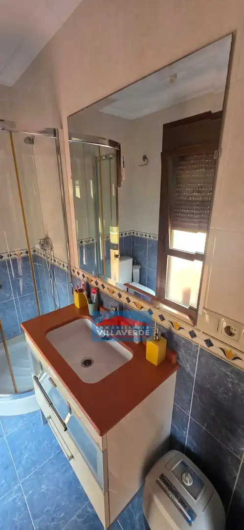 Baño de Casa adosada en venta en Cangas  con Calefacción, Terraza y Trastero