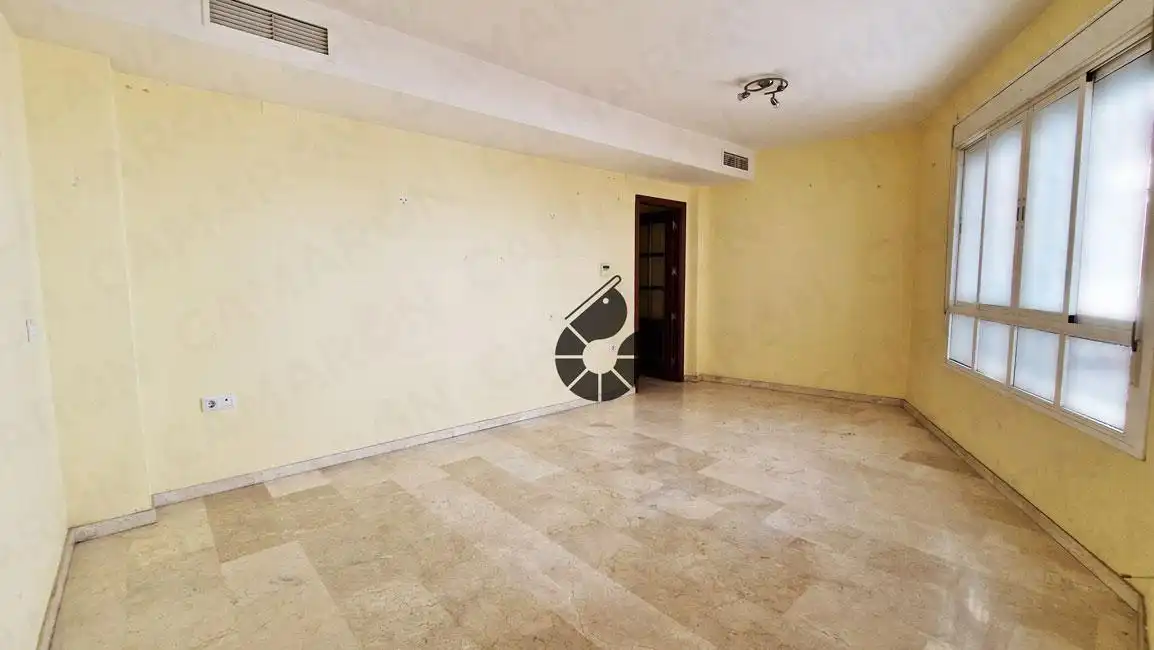 Appartamento con ascensore in vendita a Avenida Primero de Mayo, imagen 2