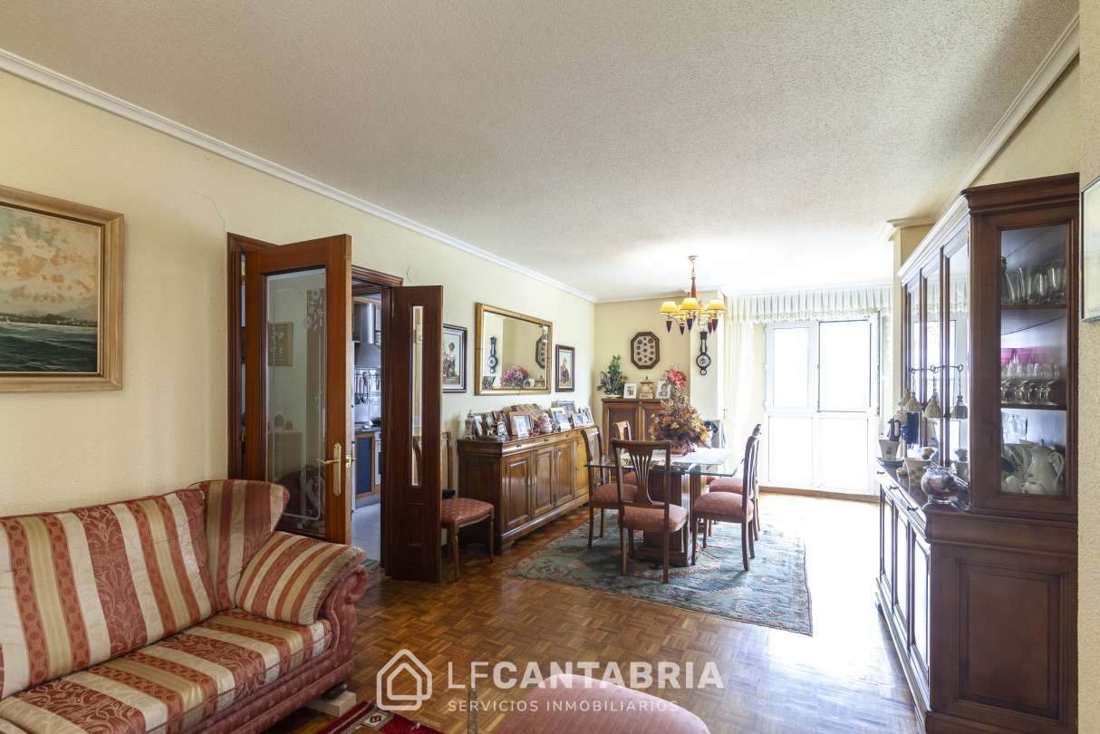 Sala d'estar de Dúplex en venda en Santander amb Calefacció, Traster i Moblat