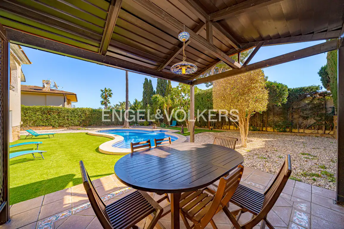 Terrassa de Casa o xalet en venda en La Nucia amb Aire condicionat, Jardí privat i Piscina