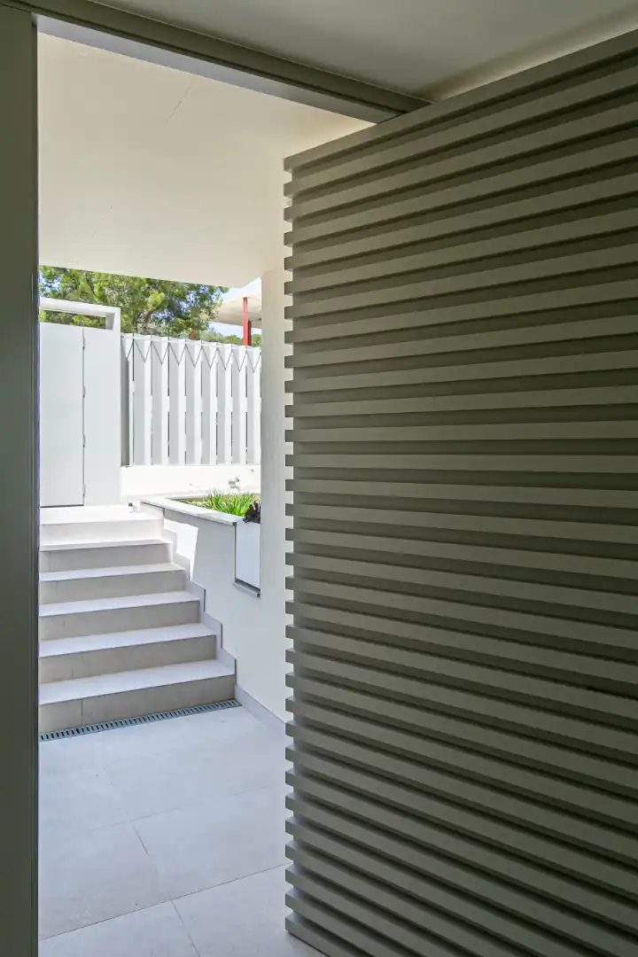 Außenansicht von Haus oder Chalet zum Verkauf in Sitges mit Klimaanlage, Heizung und Privatgarten
