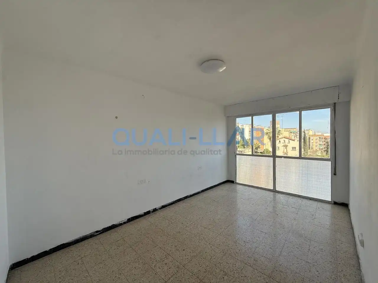 Sala d'estar de Pis en venda en Sant Feliu de Llobregat amb Balcó