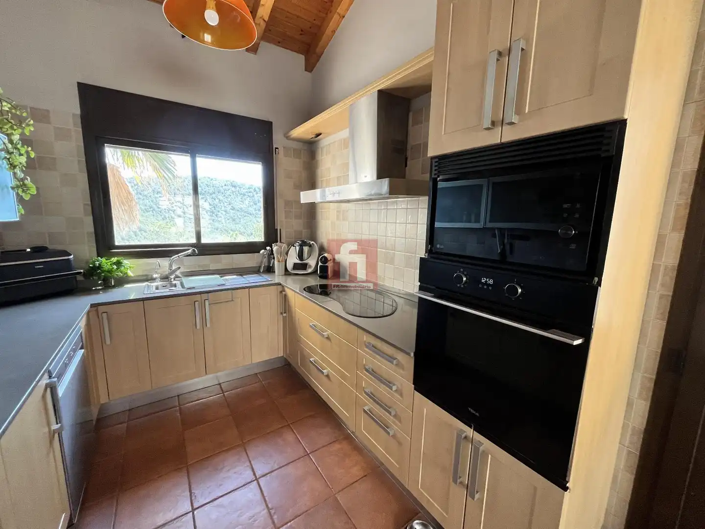 Küche von Haus oder Chalet zum Verkauf in Olivella mit Terrasse, Abstellraum und Schwimmbad