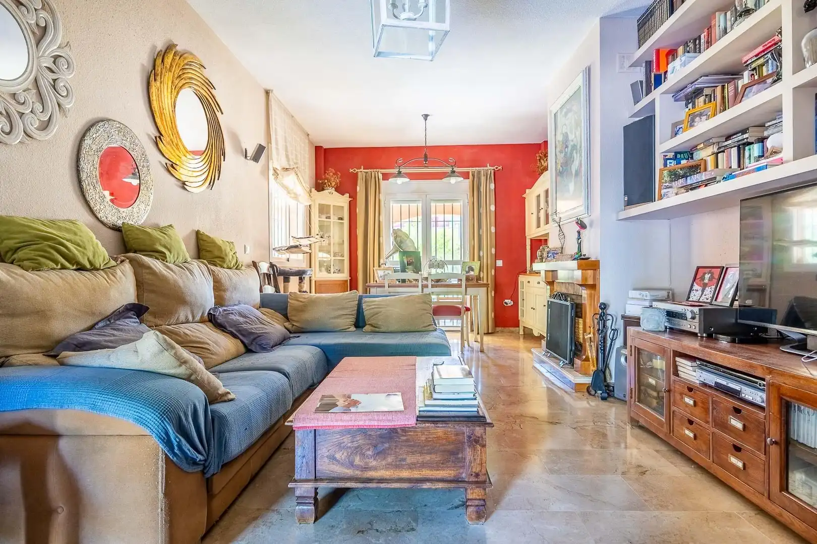 Sala de estar de Casa adosada en venta en Almensilla con Aire acondicionado, Calefacción y Jardín privado