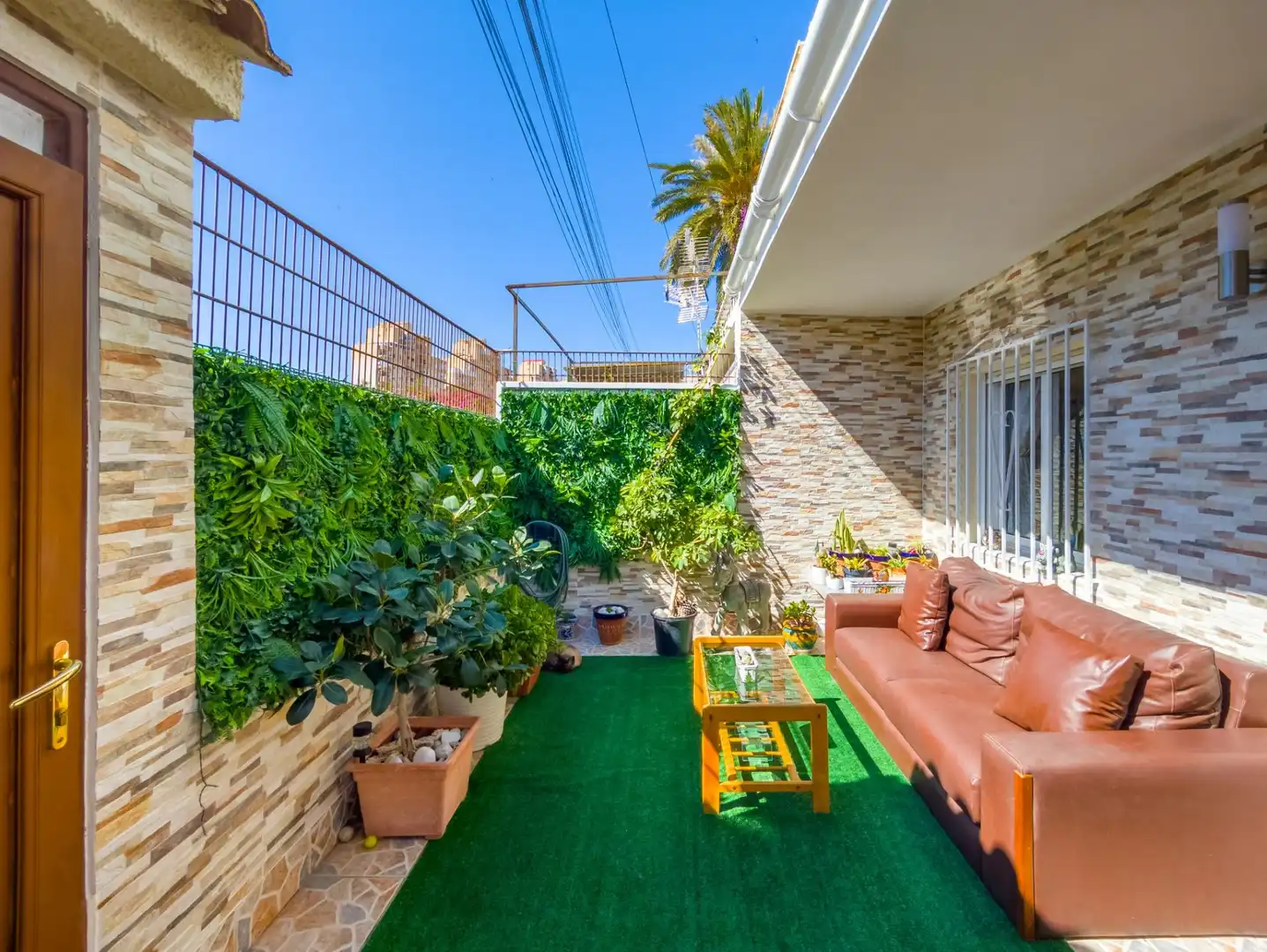 Terrasse von Haus oder Chalet zum Verkauf in Torrevieja mit Klimaanlage, Privatgarten und Möbliert