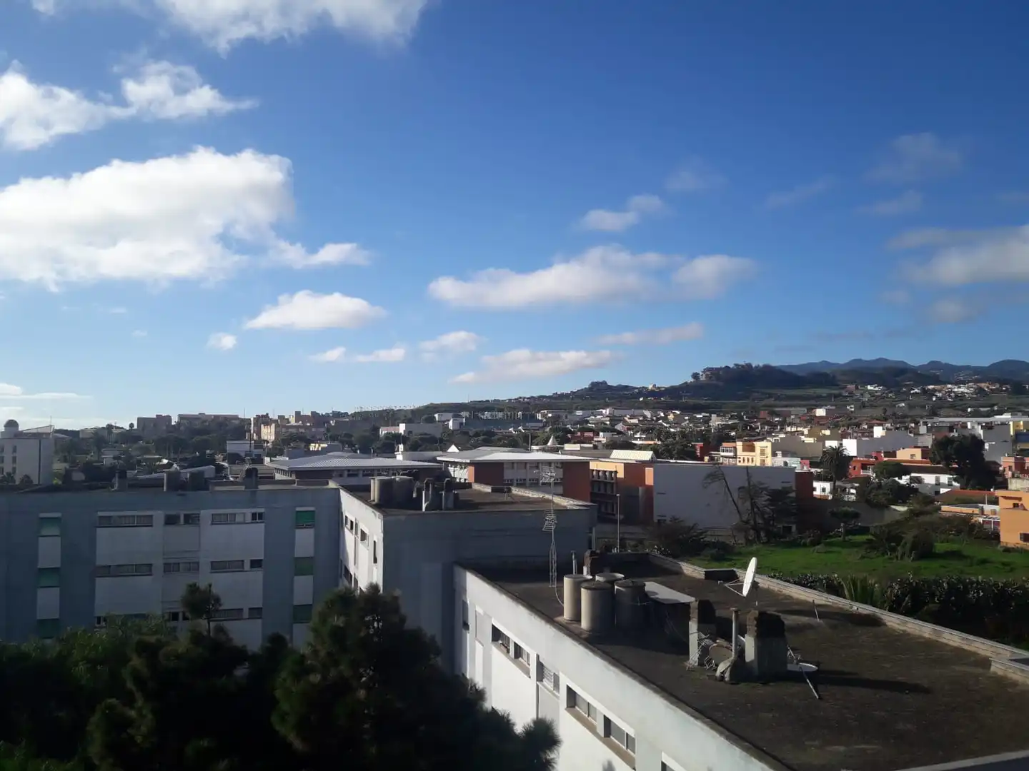 Außenansicht von Wohnung zur Miete in San Cristóbal de la Laguna mit Ofen und Waschmaschine