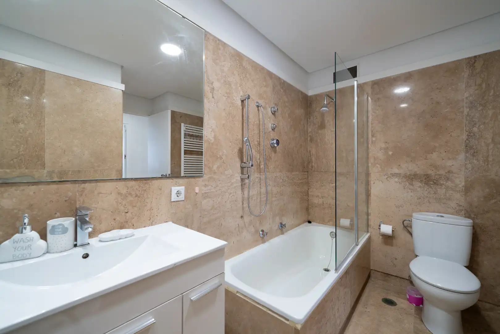 Badezimmer von Dachboden zur Miete in Madrid mit Klimaanlage, Heizung und Terrasse