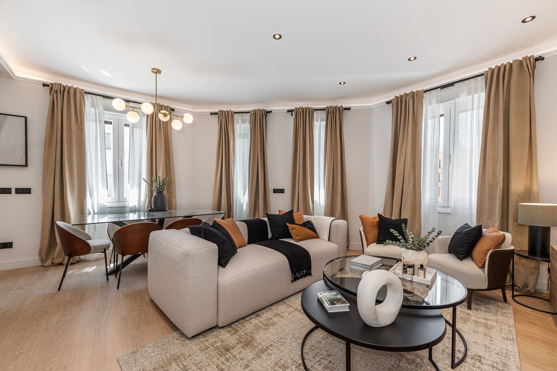 Sala d'estar de Pis en venda en  Madrid Capital amb Aire condicionat, Calefacció i Jardí privat