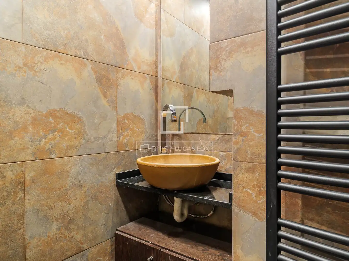 Badezimmer von Wohnung zum Verkauf in Barcelona mit Klimaanlage, Terrasse und Abstellraum