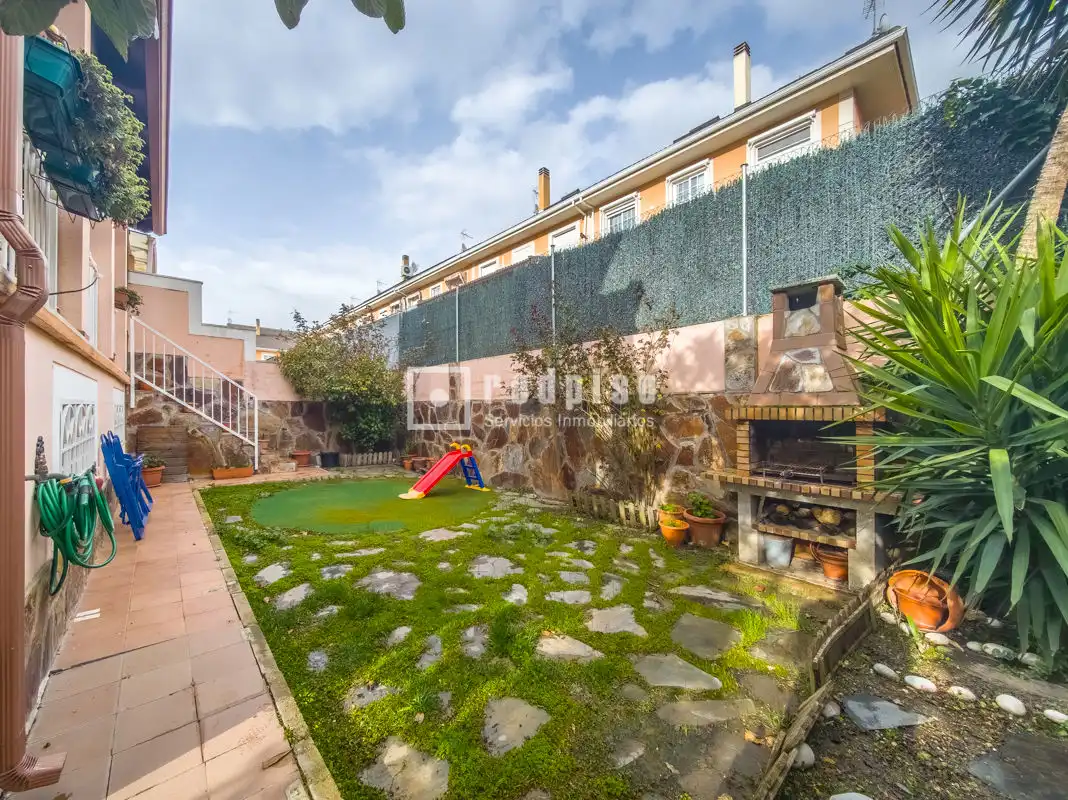 Jardí de Casa o xalet en venda en Alcorcón amb Calefacció, Terrassa i Traster