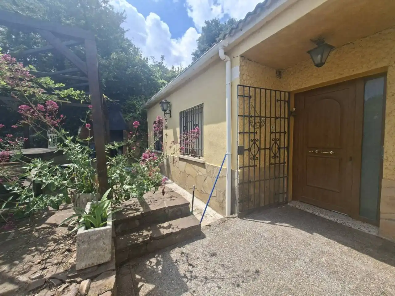 Vista exterior de Pis en venda en Sant Llorenç Savall amb Jardí privat, Terrassa i Traster