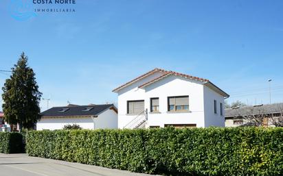 Vista exterior de Casa o xalet en venda en Reocín amb Calefacció, Jardí privat i Traster