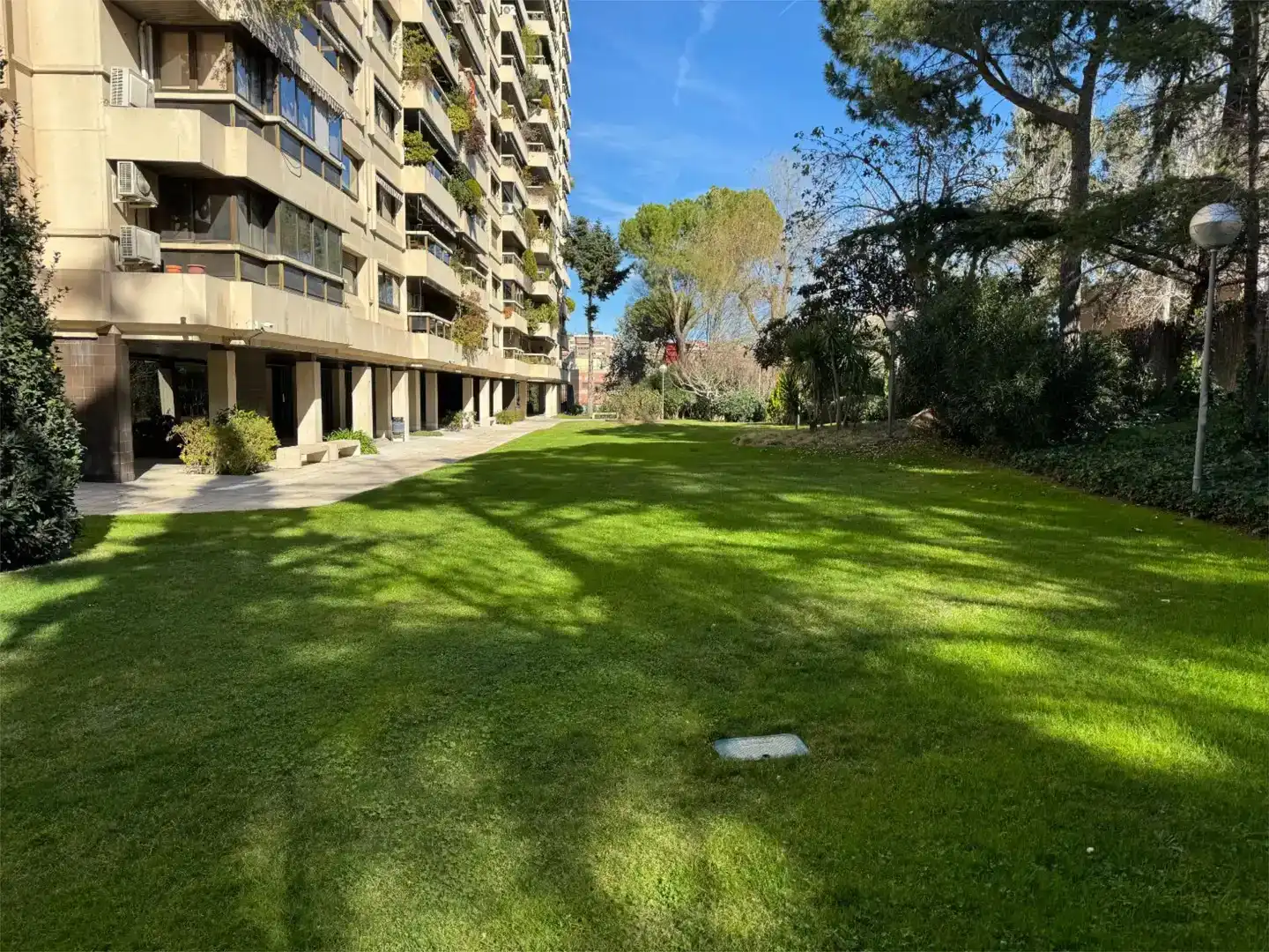 Vista exterior de Piso de alquiler en Madrid con Aire acondicionado, Jardín privado y Parquet