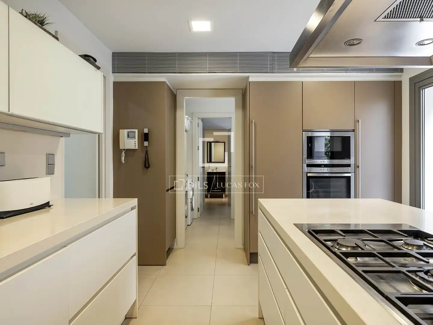 Cuina de Casa o xalet en venda en Barcelona amb Aire condicionat, Calefacció i Jardí privat