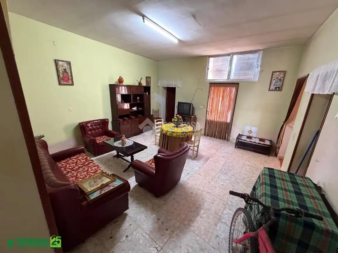 Casa aparellada en venda a Granátula de Calatrava, imagen 3