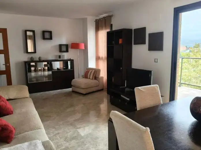 Appartamento con piscina in affitto a Valterna