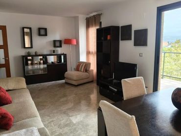 Appartamento con piscina in affitto a Valterna