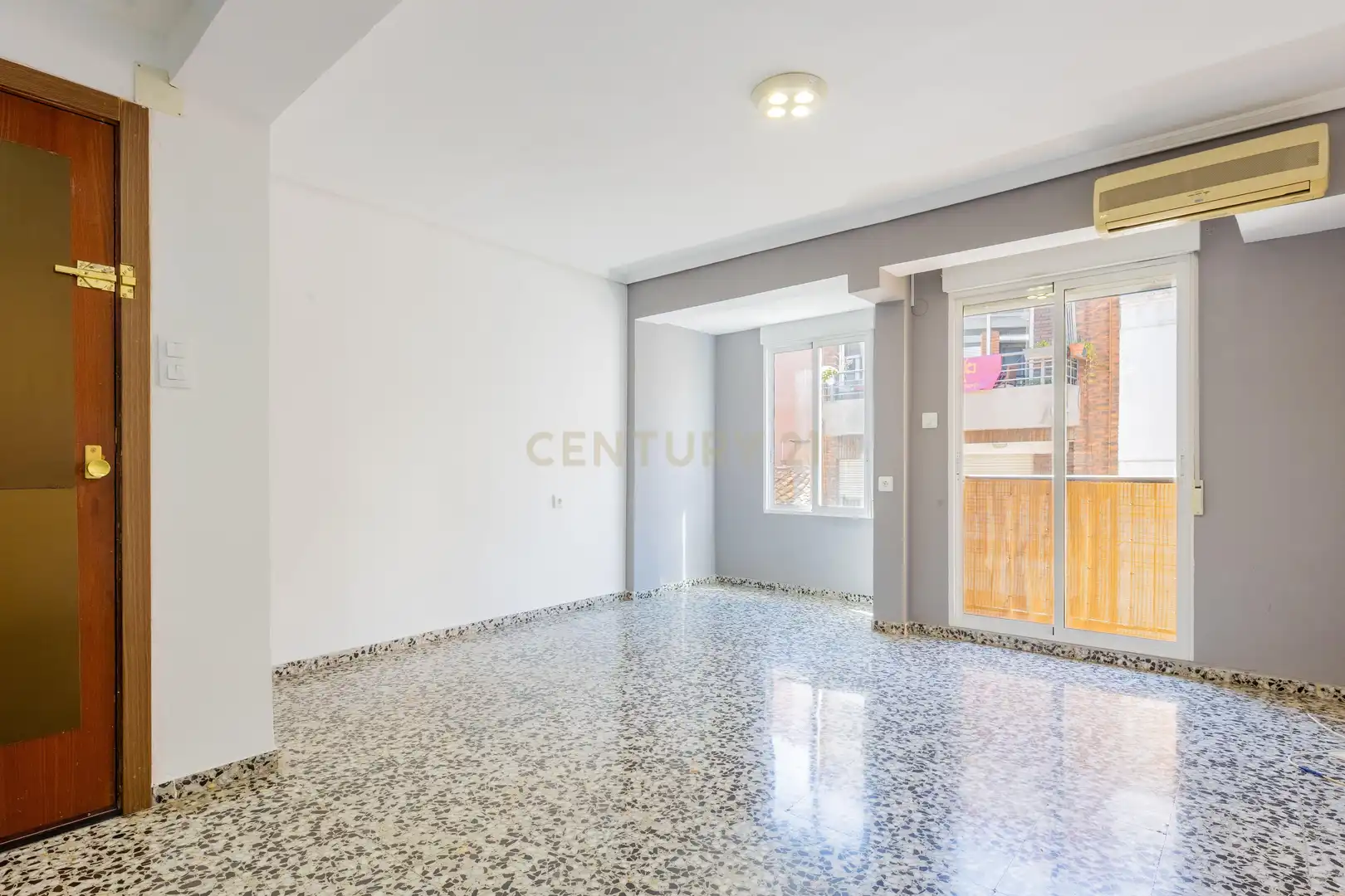 Vista exterior de Piso en venta en Torrent