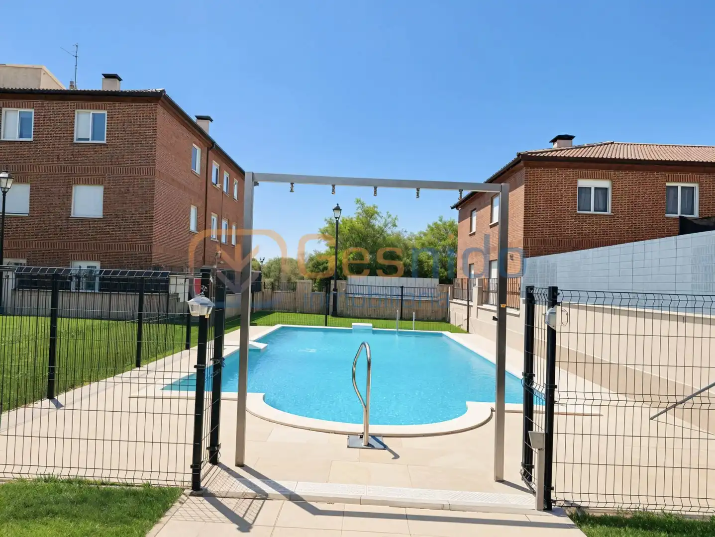 Piscina de Piso en venta en Palazuelos de Eresma con Calefacción, Jardín privado y Parquet