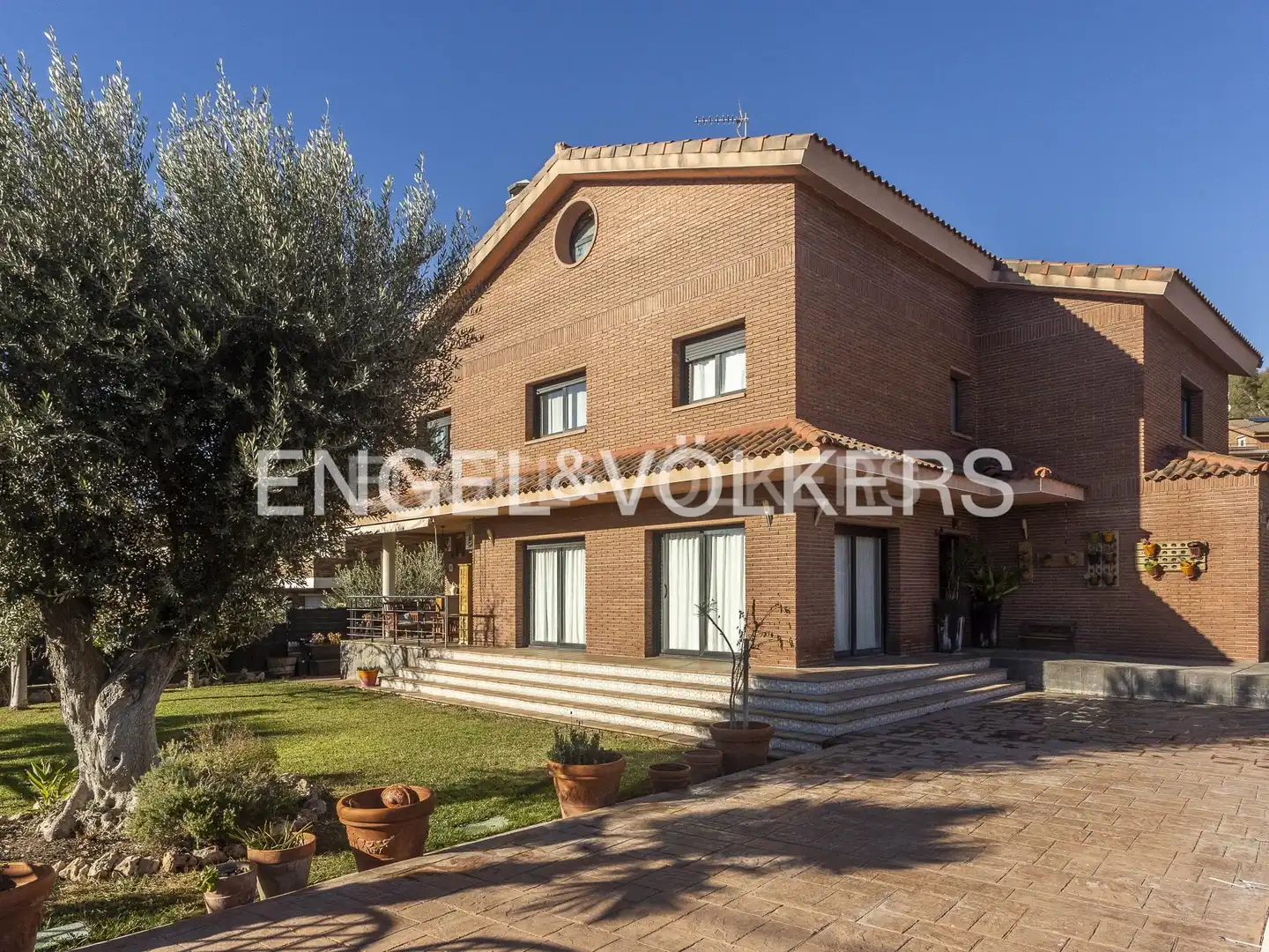 Vista exterior de Casa o xalet en venda en Castellgalí amb Aire condicionat, Calefacció i Jardí privat
