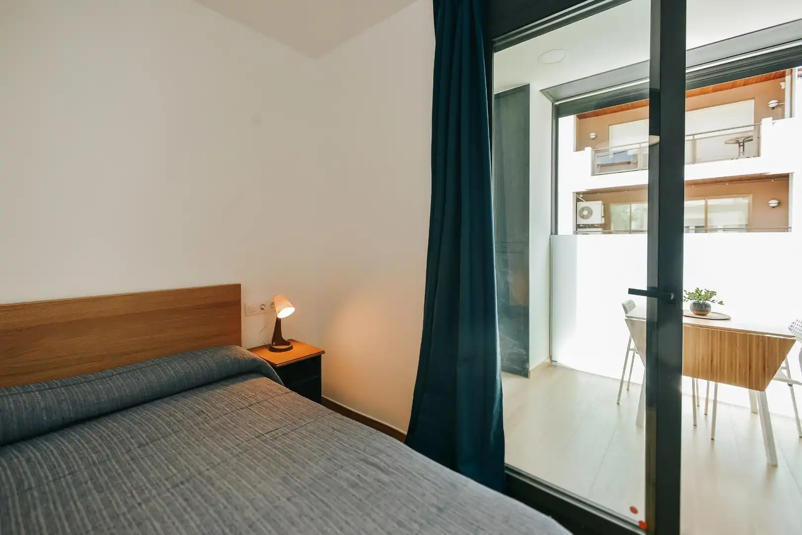 Schlafzimmer von Erdgeschoss zur Miete in Palamós mit Klimaanlage, Heizung und Terrasse