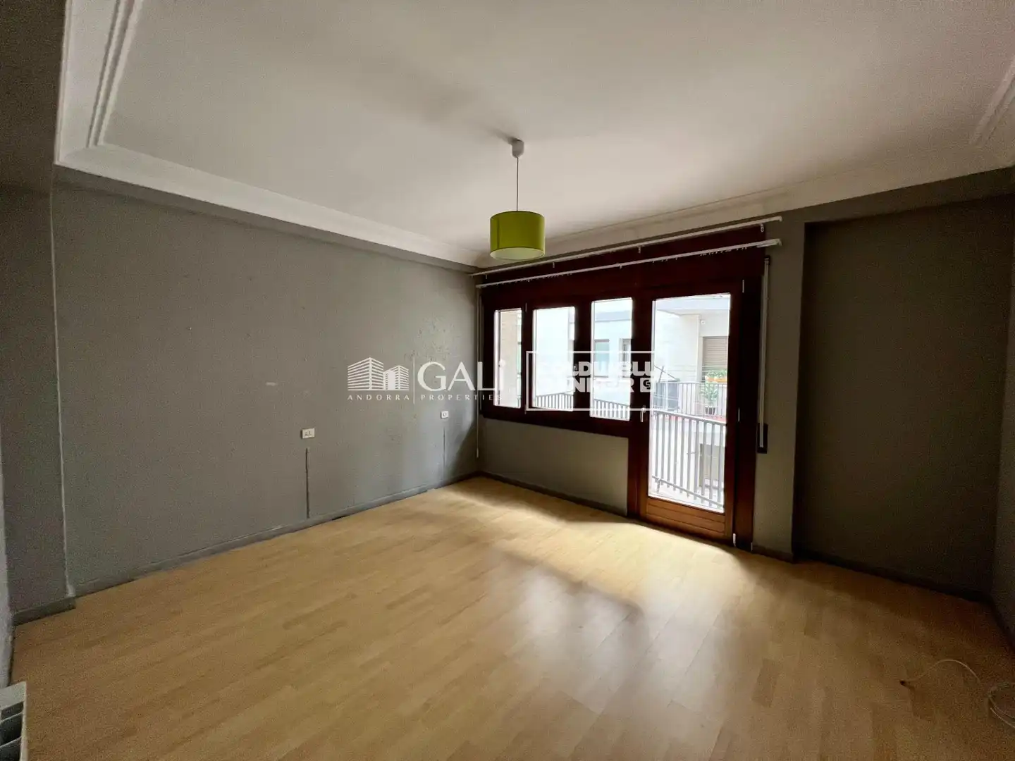 Vista exterior de Piso en venta en Andorra la Vella con Calefacción, Parquet y Terraza
