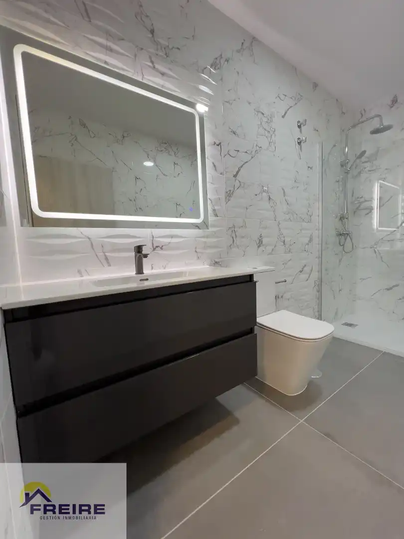 Bathroom of Flat for sale in Bueu  with Air Conditioner and Heating