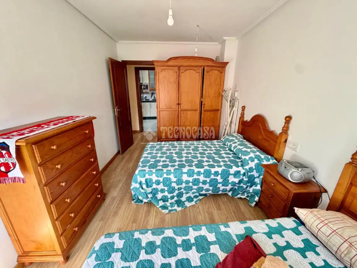 Habitación de Piso en venta en León Capital  con Calefacción, Terraza y Trastero