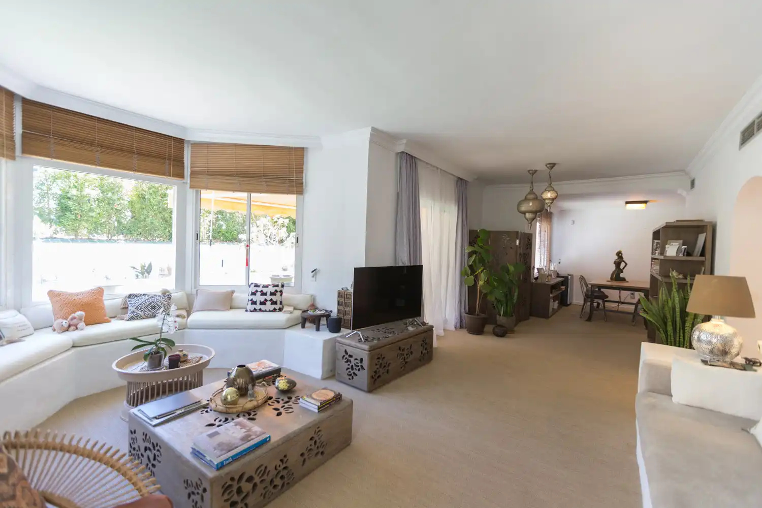 Wohnzimmer von Wohnungen zum Verkauf in Marbella mit Klimaanlage, Privatgarten und Terrasse